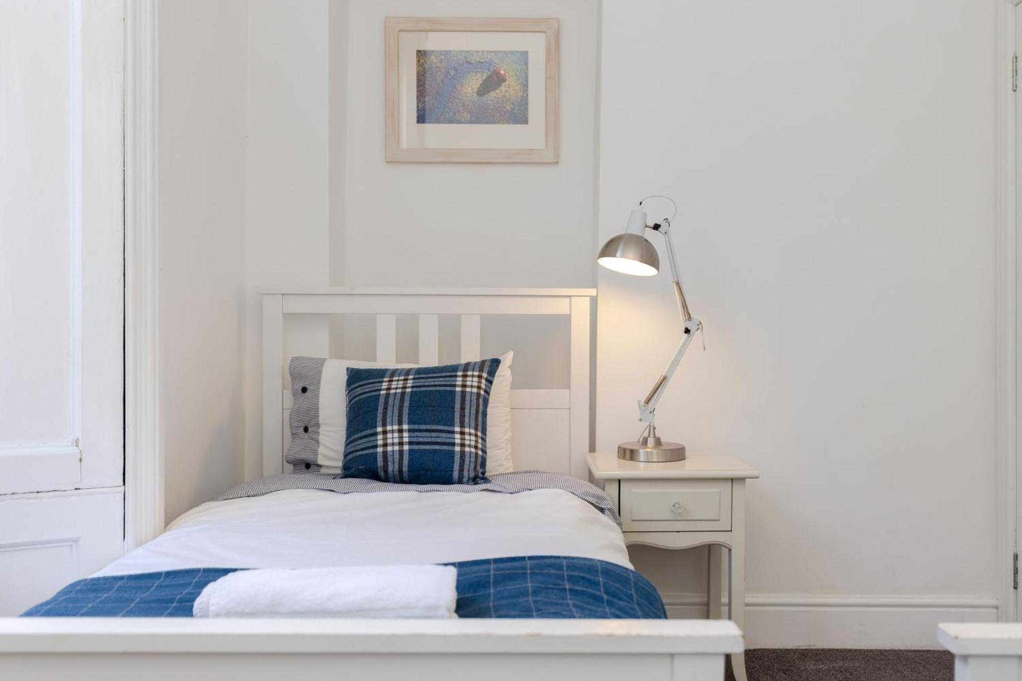 Traditional 3 Bedroom Quiet Duplex Flat By High St, Trams And Buses - Just 1-5 Miles To Centre Edinburgh Exterior photo