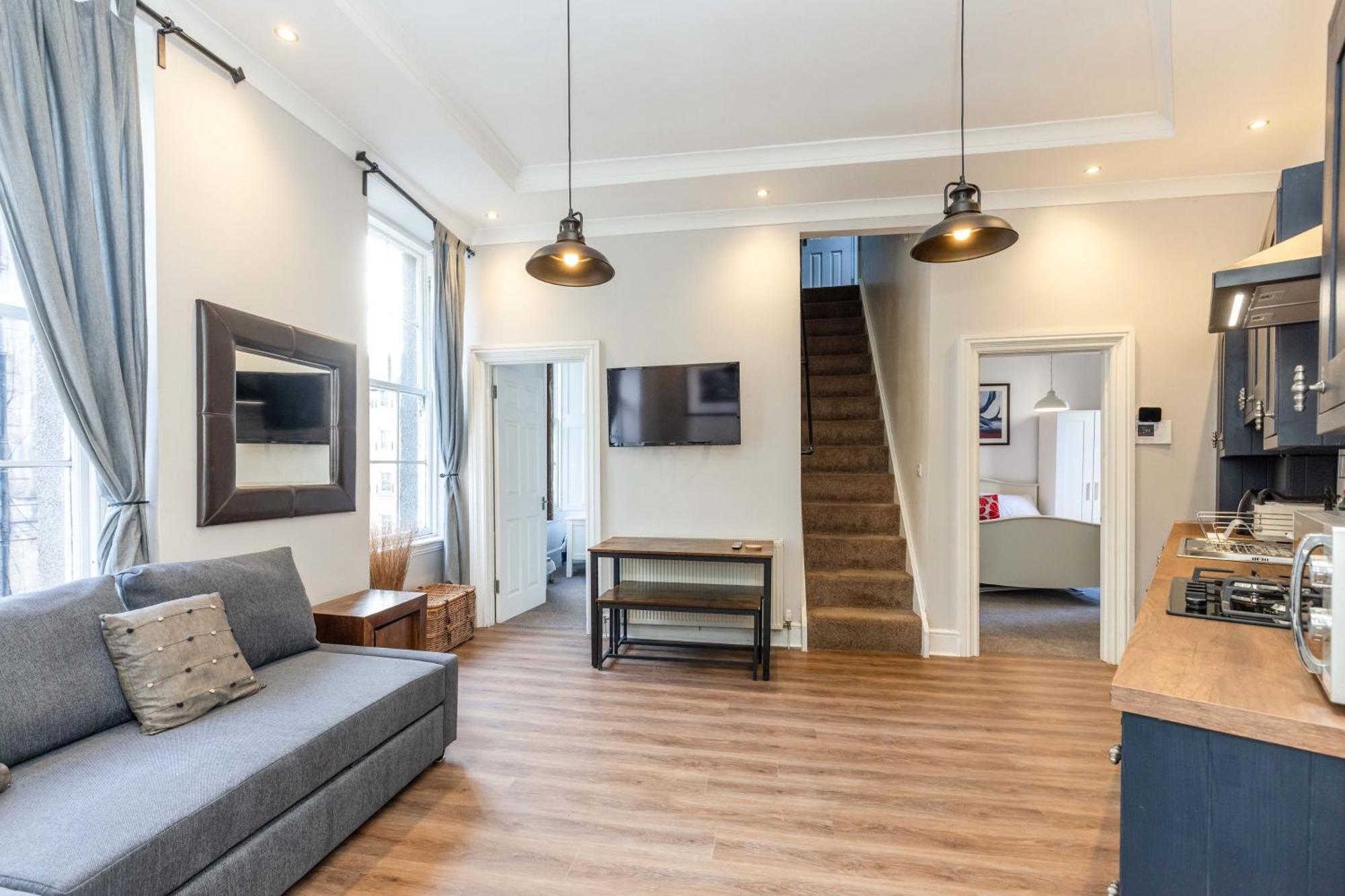 Traditional 3 Bedroom Quiet Duplex Flat By High St, Trams And Buses - Just 1-5 Miles To Centre Edinburgh Exterior photo